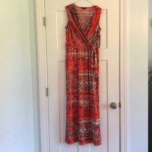 Sleeveless maxi Tiana B. dress